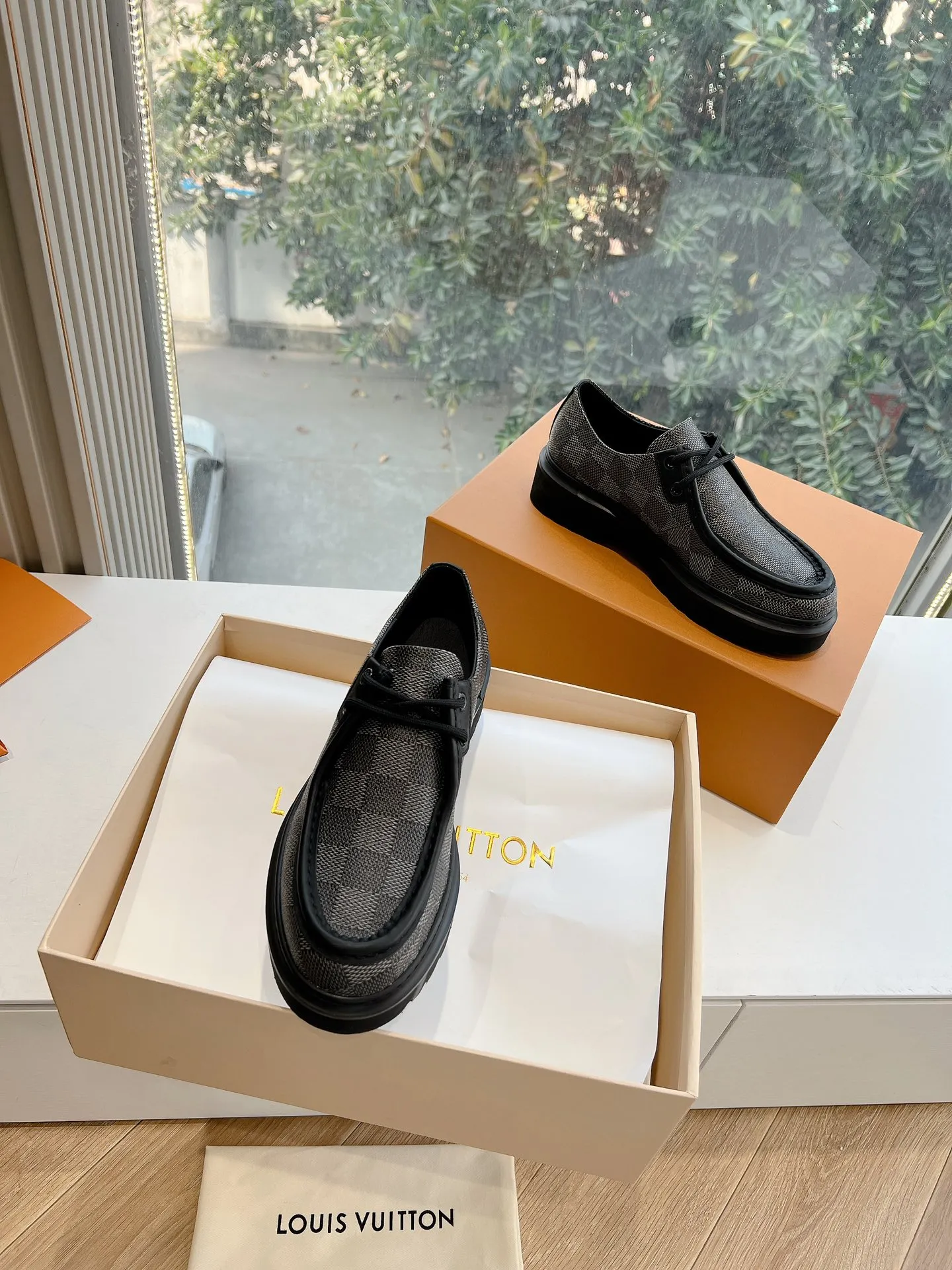 👟👟Ex-factory price 720👟👟 What you see is what you get G199 top version Louis Vuitto Louis Vuitton LV donkey brand L Carrefour shoes Archlight classic Skate sports and leisure thick-soled shoes Your LV outfit is shared today Louis Vuitton Presbyopic thick-soled loafers Original purchase and development Production Original purchase and development Production This LV Archlight sneaker is from Cut from cow leather in a playful shape. Double laces embellished with Louis Vuitton logo beading. The wide tongue and wavy outsole establish recognition, both are decorated with the LV Circle logo ▪️Fabric: Original imported original material ▪️Inner lining: Original customized lining ▪️Sole: Original molded genuine ▪️Size: Women's 35-45 (please note male and female when ordering at 39.40, 45 is not refundable or exchangeable for customization)